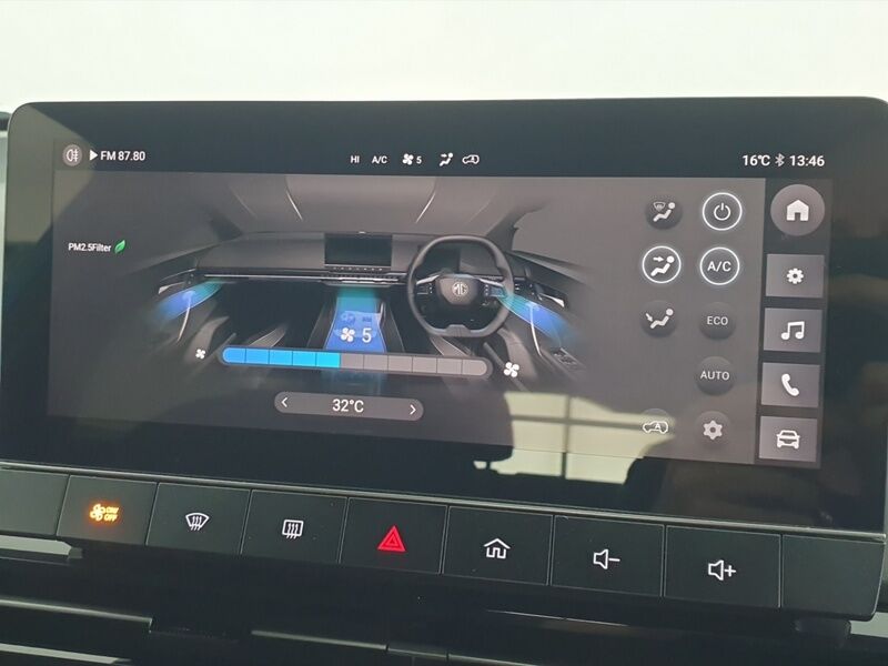 More views of MG MG4