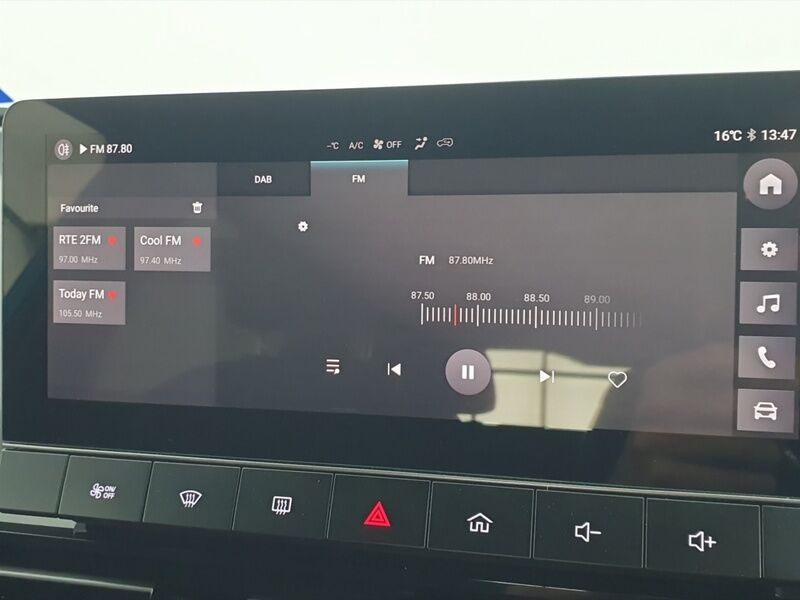 More views of MG MG4