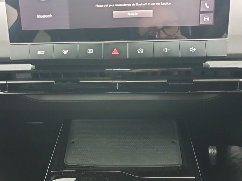 More views of MG MG4