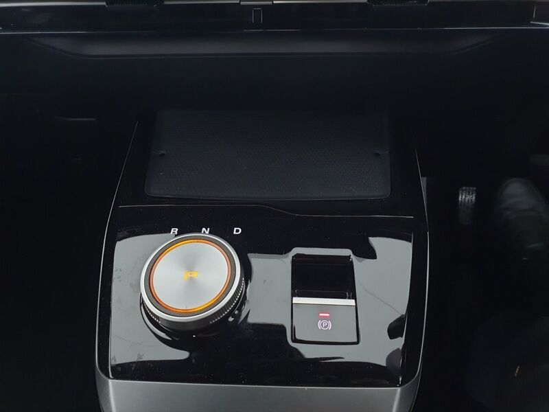 More views of MG MG4