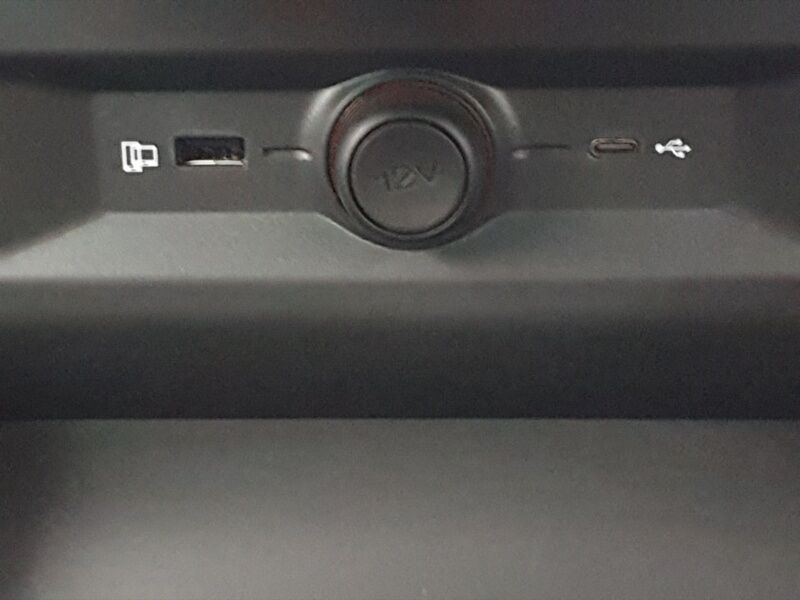 More views of MG MG4