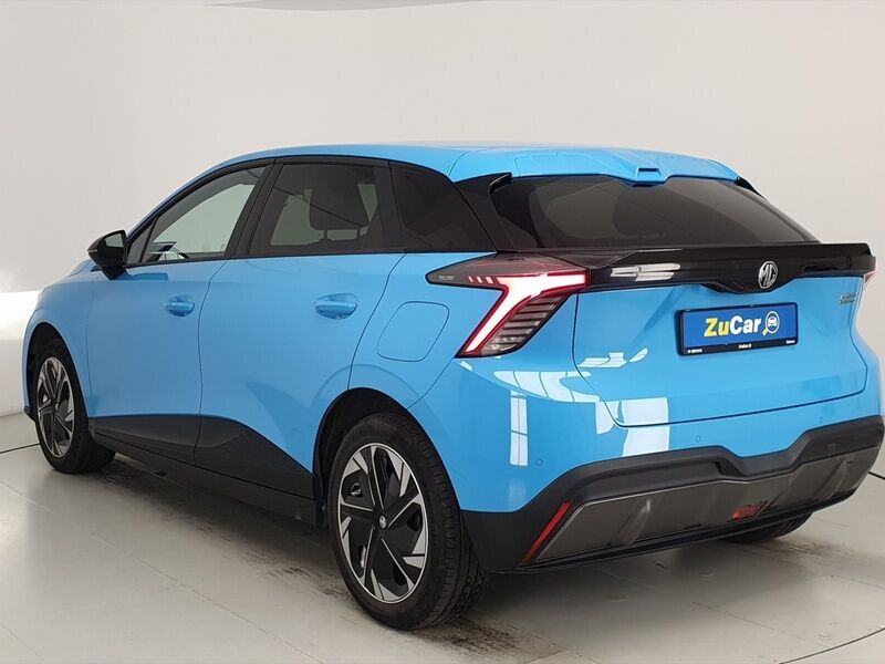 More views of MG MG4