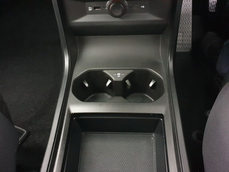 More views of MG MG4