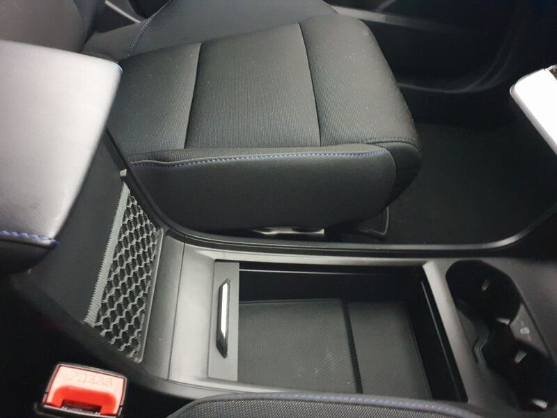 More views of MG MG4