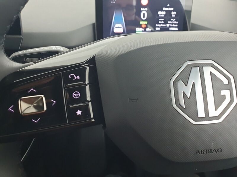 More views of MG MG4