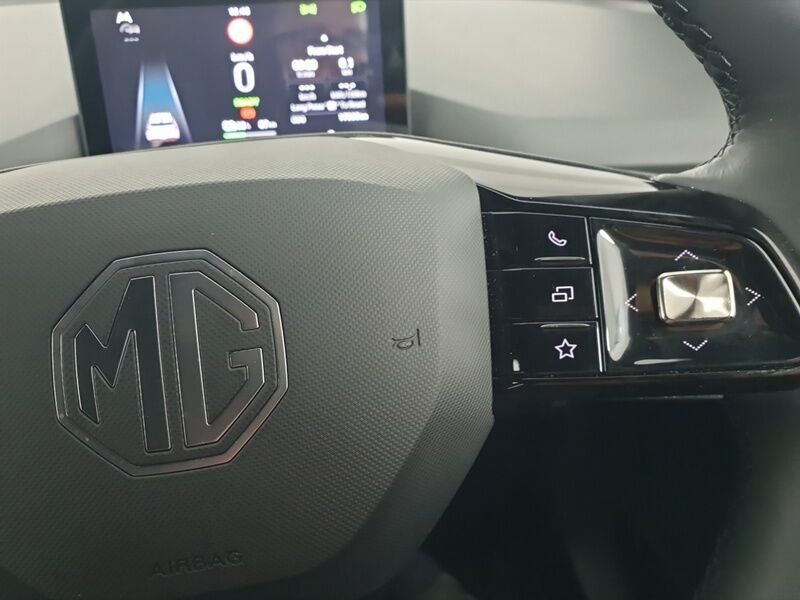 More views of MG MG4