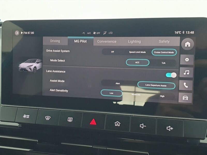 More views of MG MG4