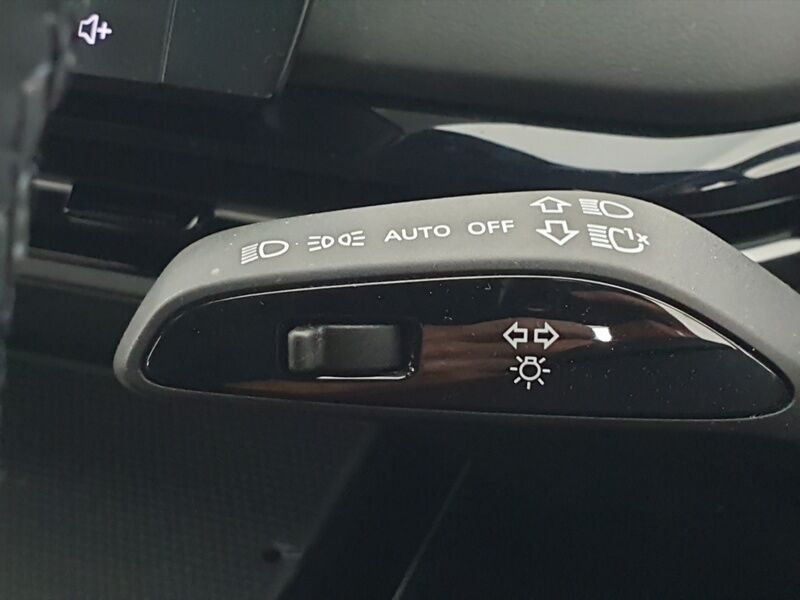 More views of MG MG4