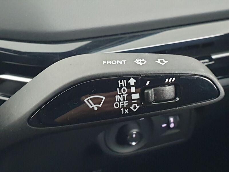 More views of MG MG4