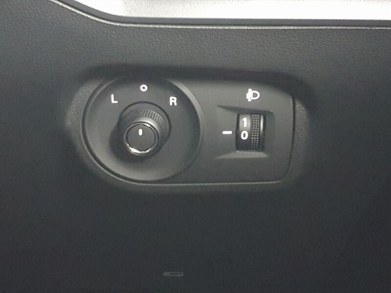 More views of MG MG4