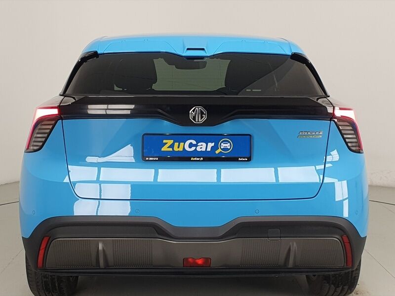 More views of MG MG4