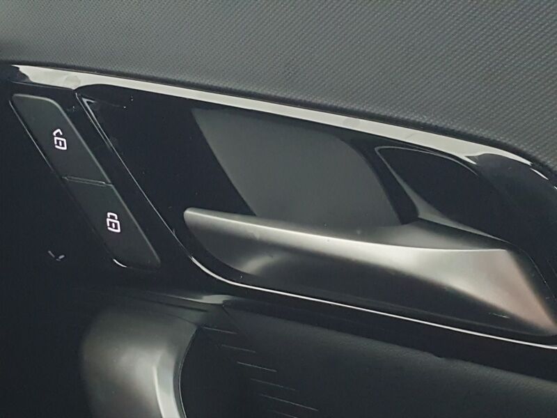 More views of MG MG4