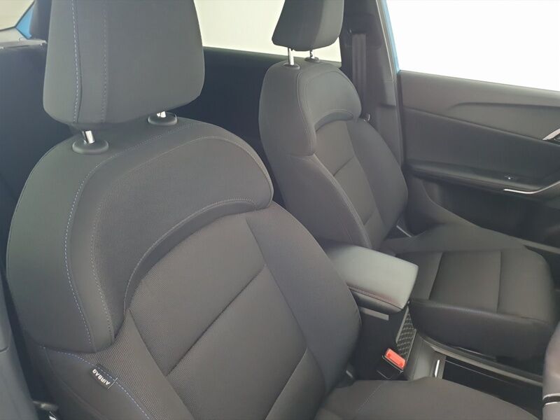 More views of MG MG4