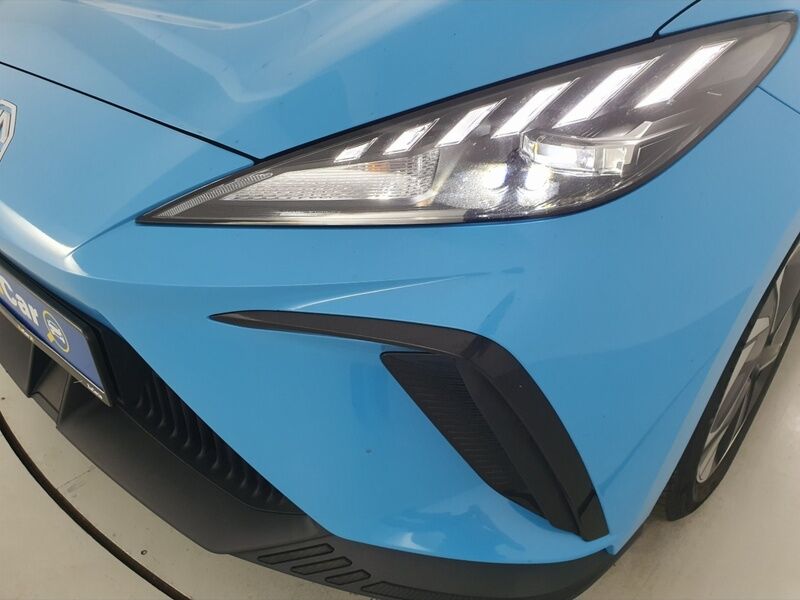 More views of MG MG4