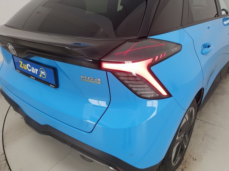 More views of MG MG4