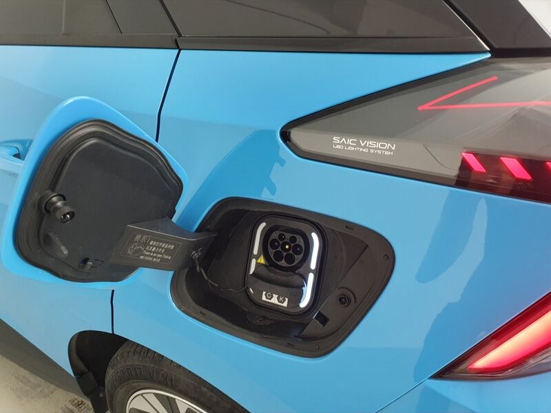 More views of MG MG4