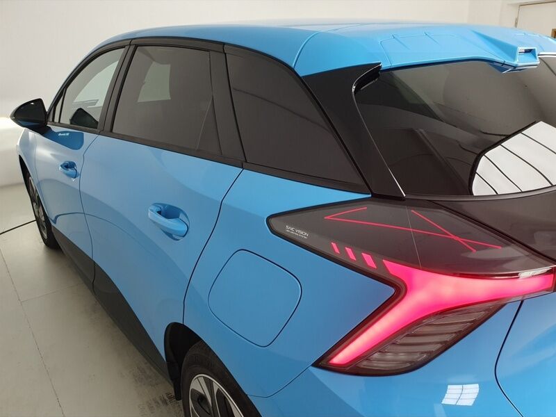 More views of MG MG4