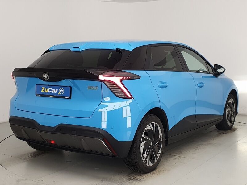 More views of MG MG4