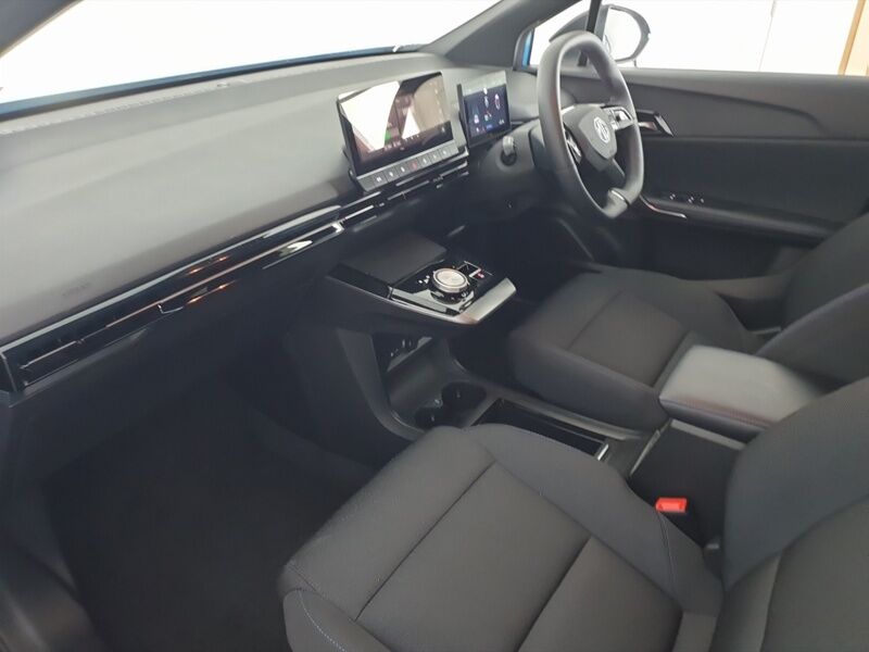 More views of MG MG4