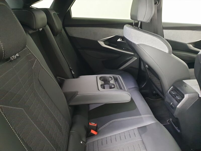 More views of Peugeot 3008