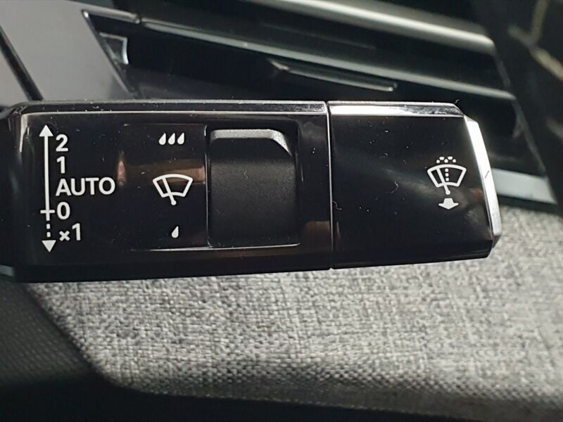 More views of Peugeot 3008