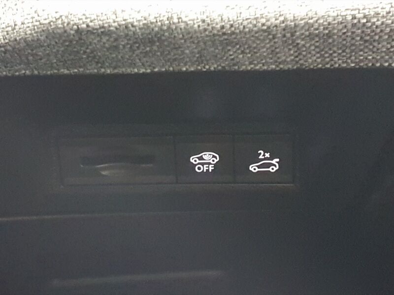 More views of Peugeot 3008