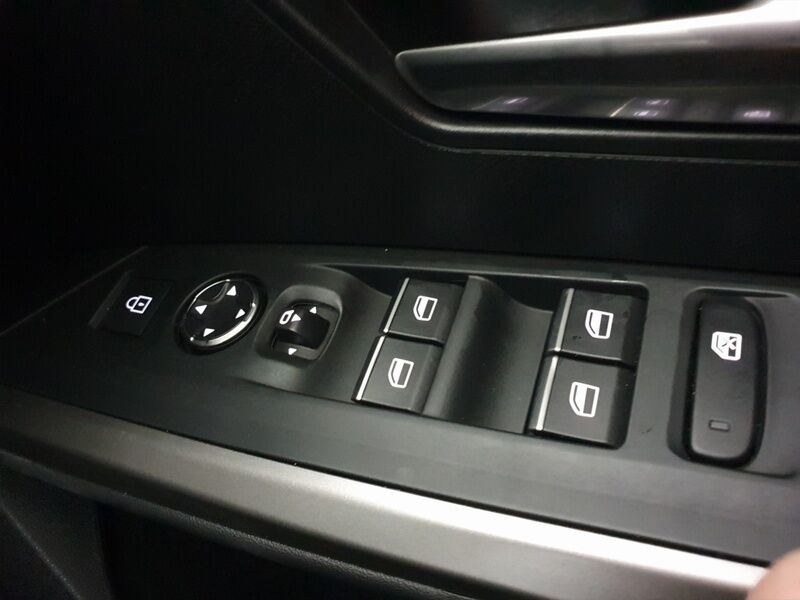 More views of Peugeot 3008