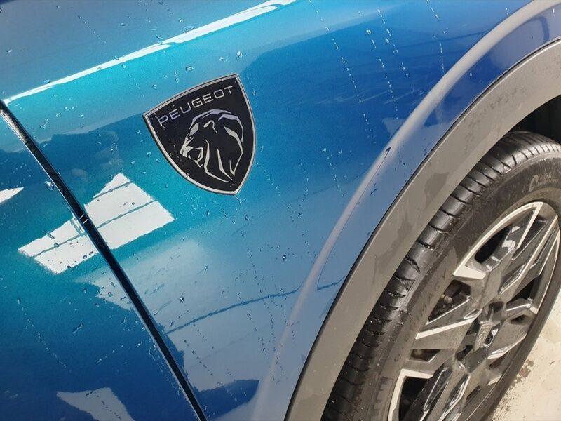 More views of Peugeot 3008