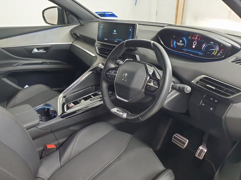 More views of Peugeot 5008