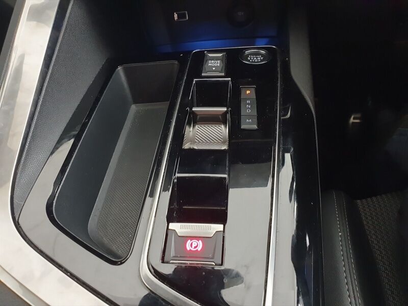 More views of Peugeot 5008