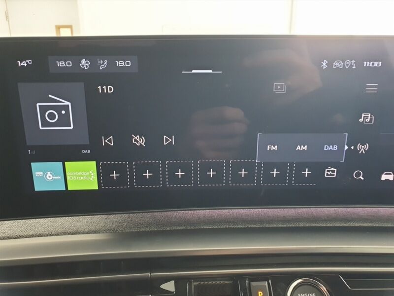 More views of Peugeot 5008