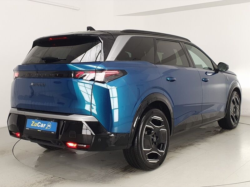 More views of Peugeot 5008