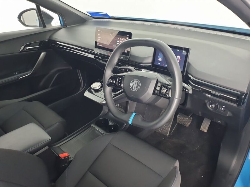 More views of MG MG4