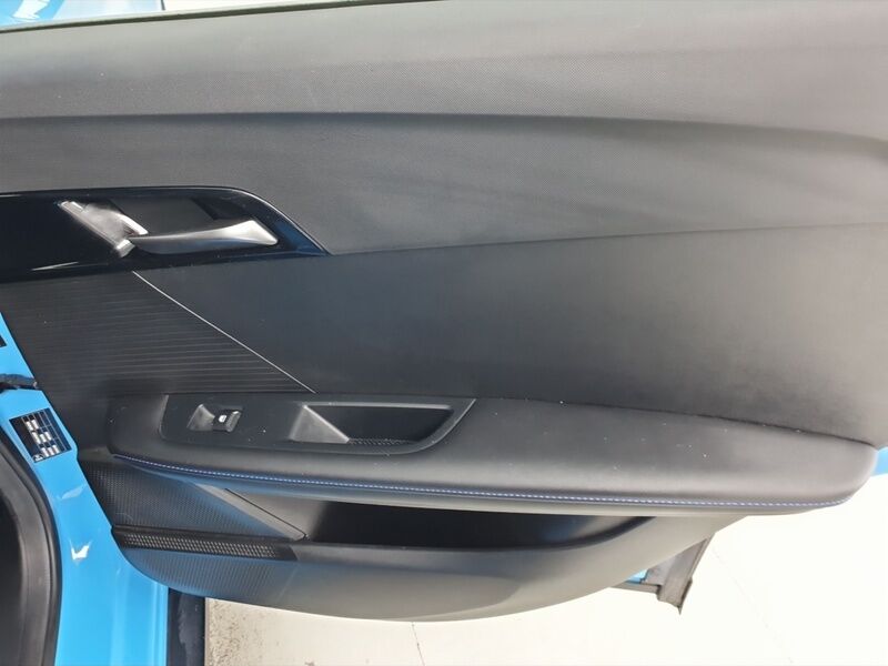 More views of MG MG4