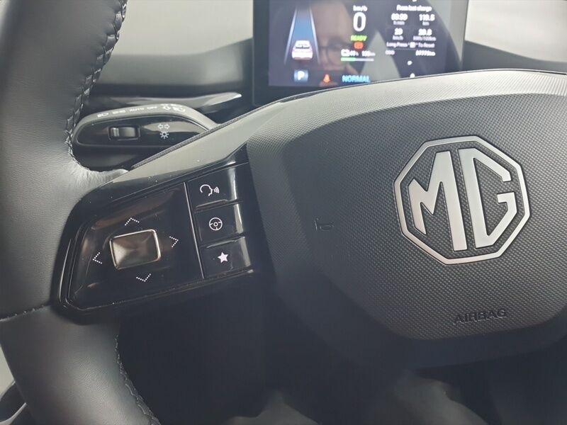 More views of MG MG4