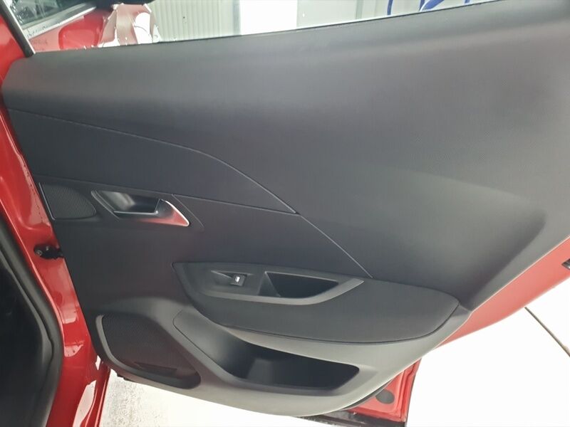 More views of Peugeot 2008