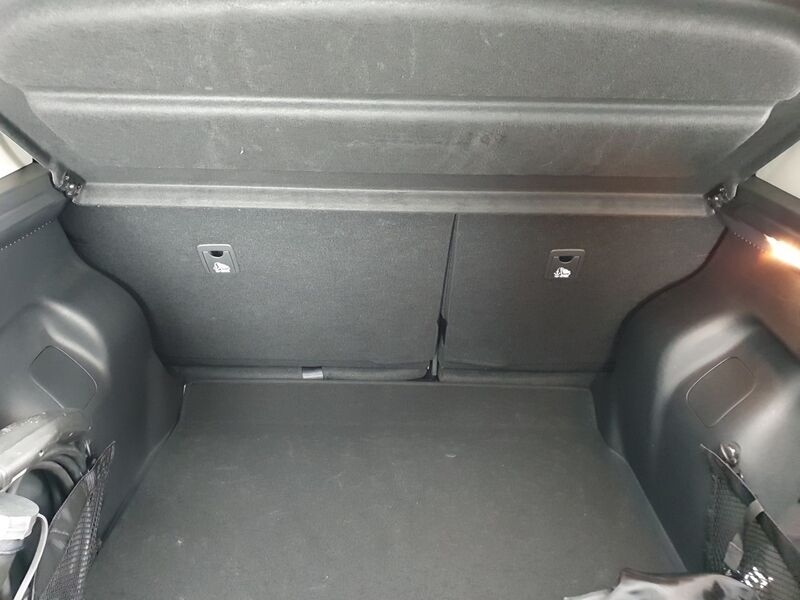 More views of Nissan Leaf