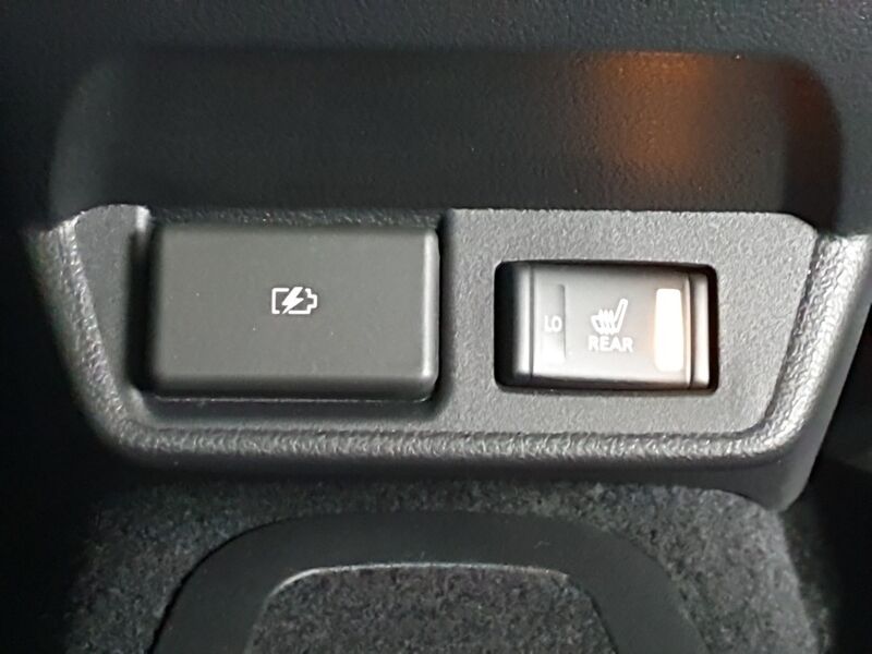 More views of Nissan Leaf