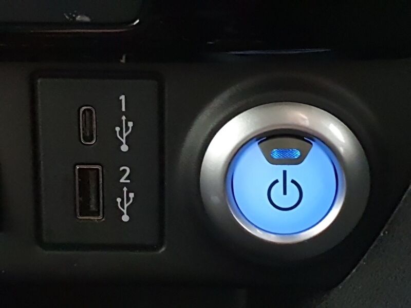 More views of Nissan Leaf