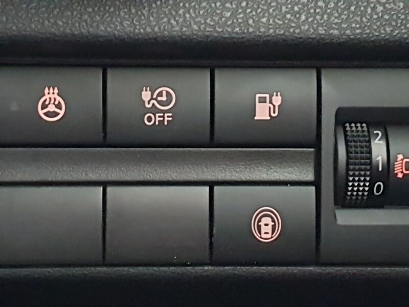 More views of Nissan Leaf