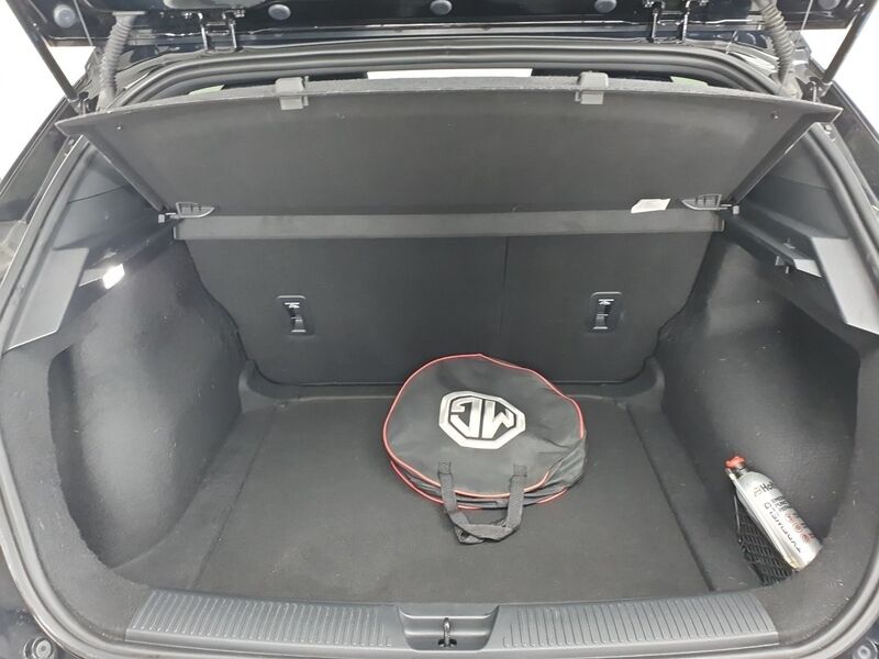 More views of MG MG4