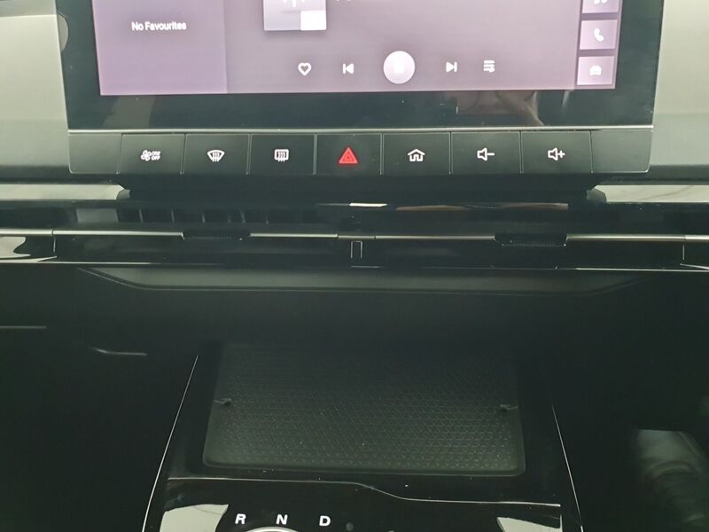 More views of MG MG4