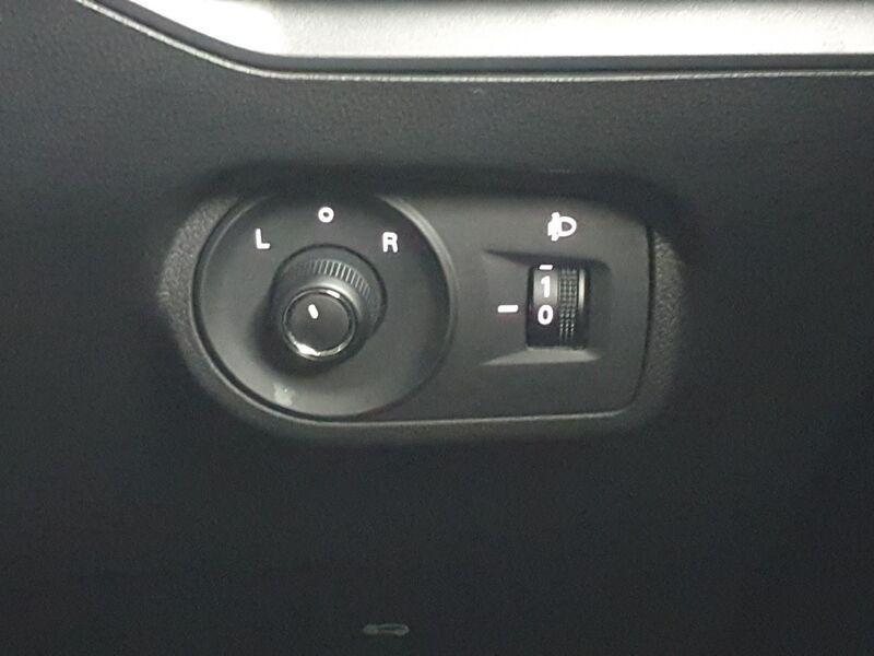 More views of MG MG4