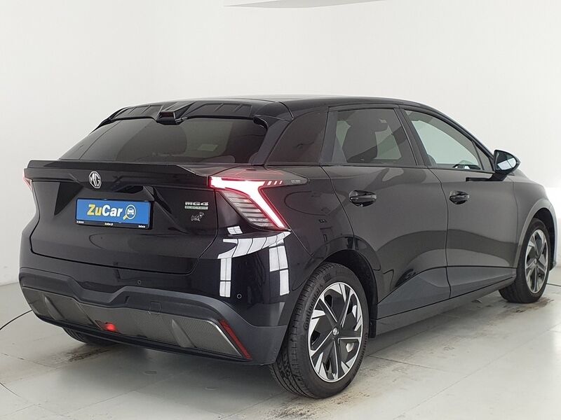 More views of MG MG4