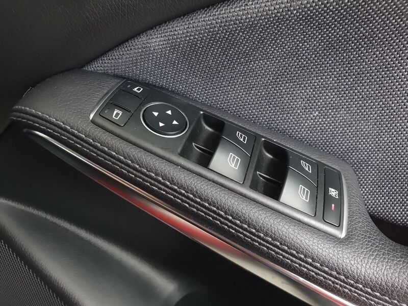 More views of Mercedes-Benz GLA