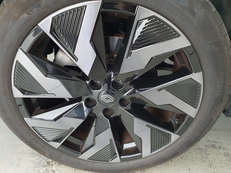 More views of Renault Rafale