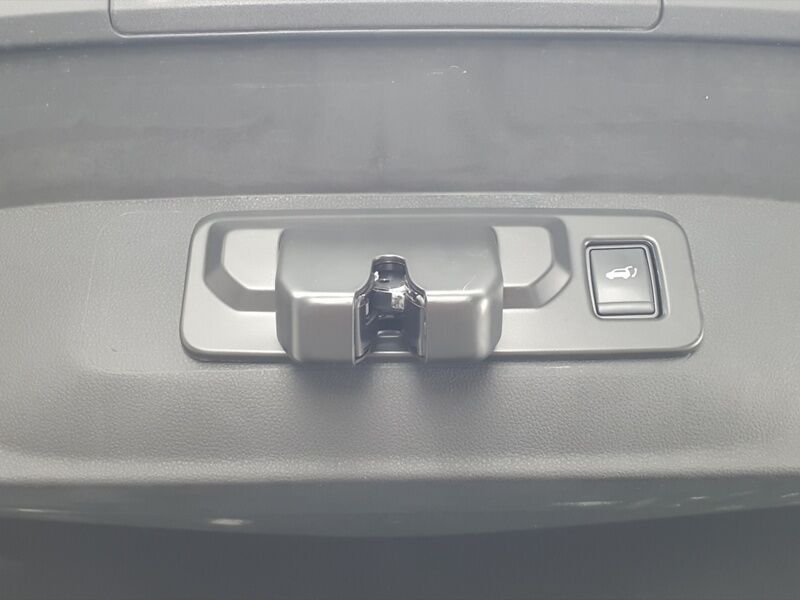 More views of Renault Rafale