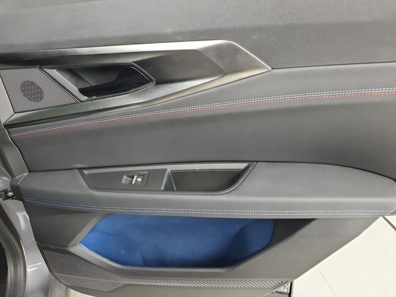 More views of Renault Rafale