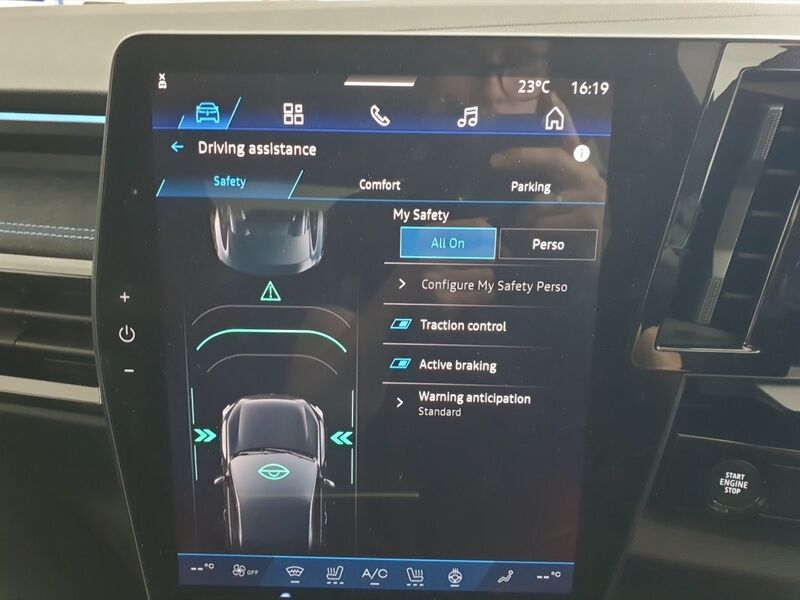 More views of Renault Rafale