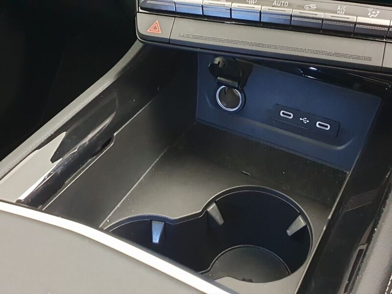 More views of Renault Rafale